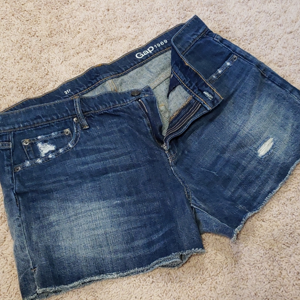 GAP 1969 Girlfriend cut off shorts